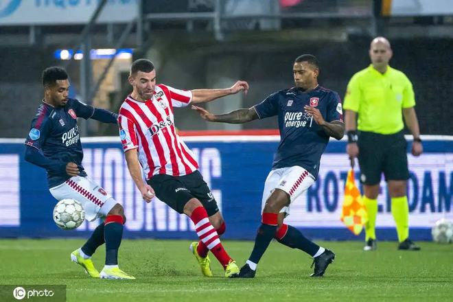 先买中卫？罗马诺独家：曼城有意冬窗引进20岁后卫胡桑诺夫