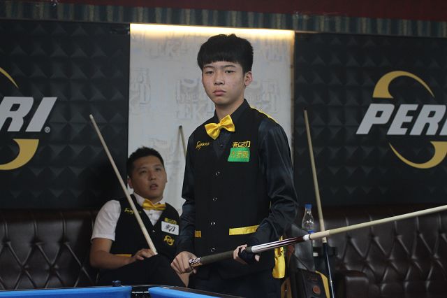 益激烈的背 益激烈的背