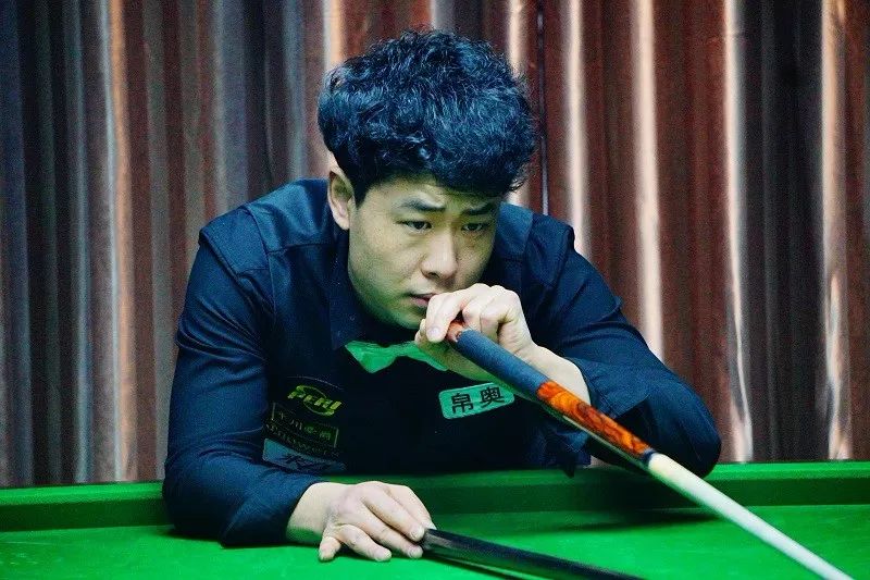 场内外都不 场内外都不